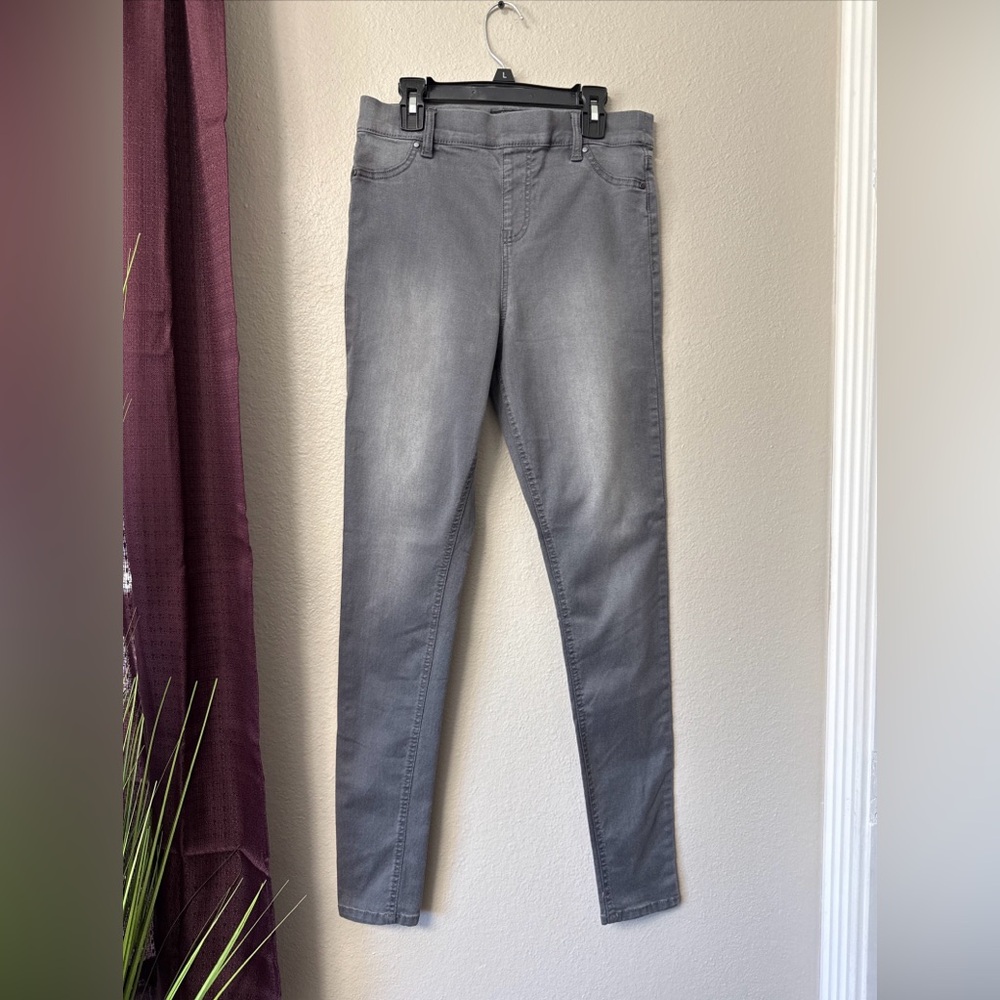 RB28 F&F women’s Grey Denim Jeans Size 6